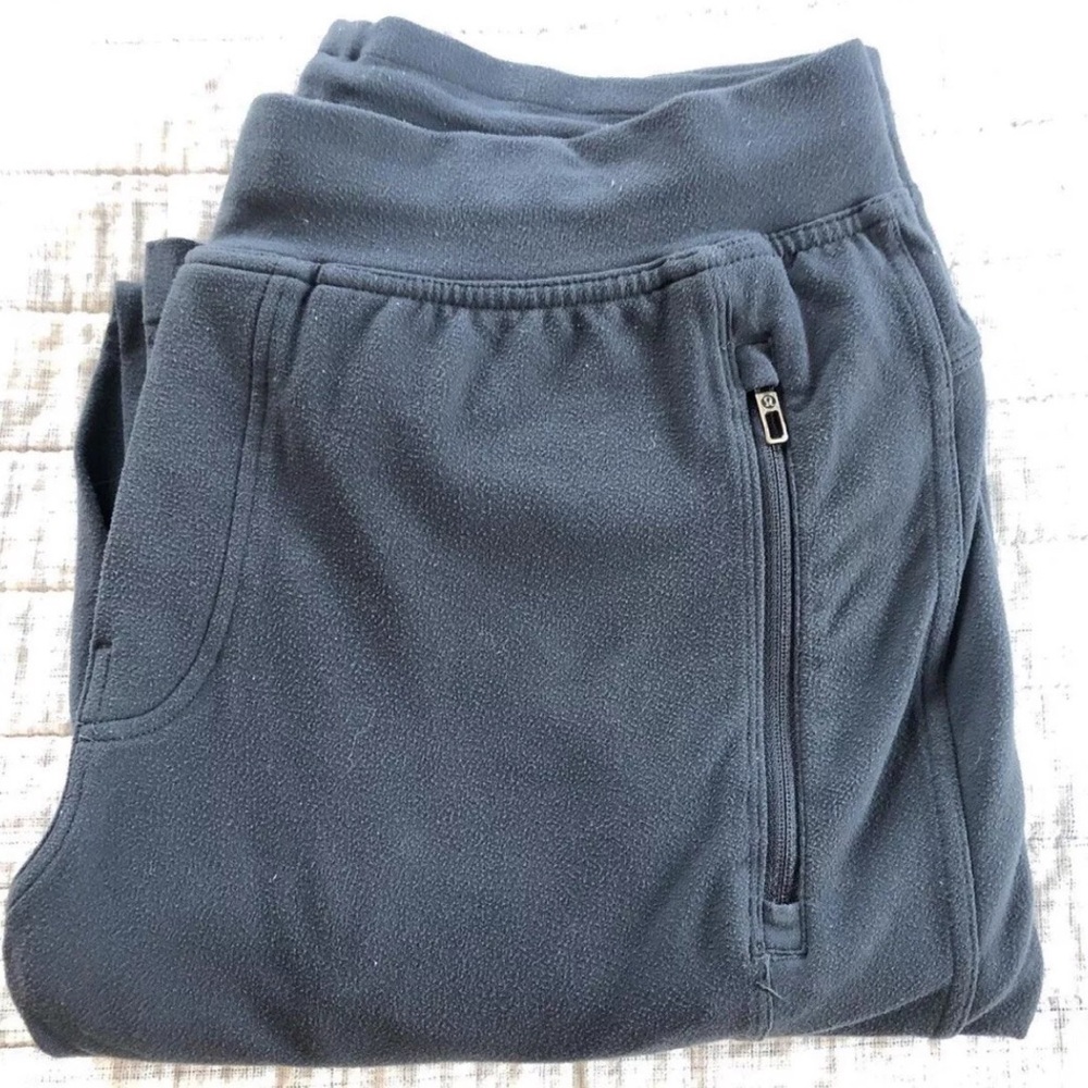 Men’s Lululemon sweatpants lot of 2 size large black and gray